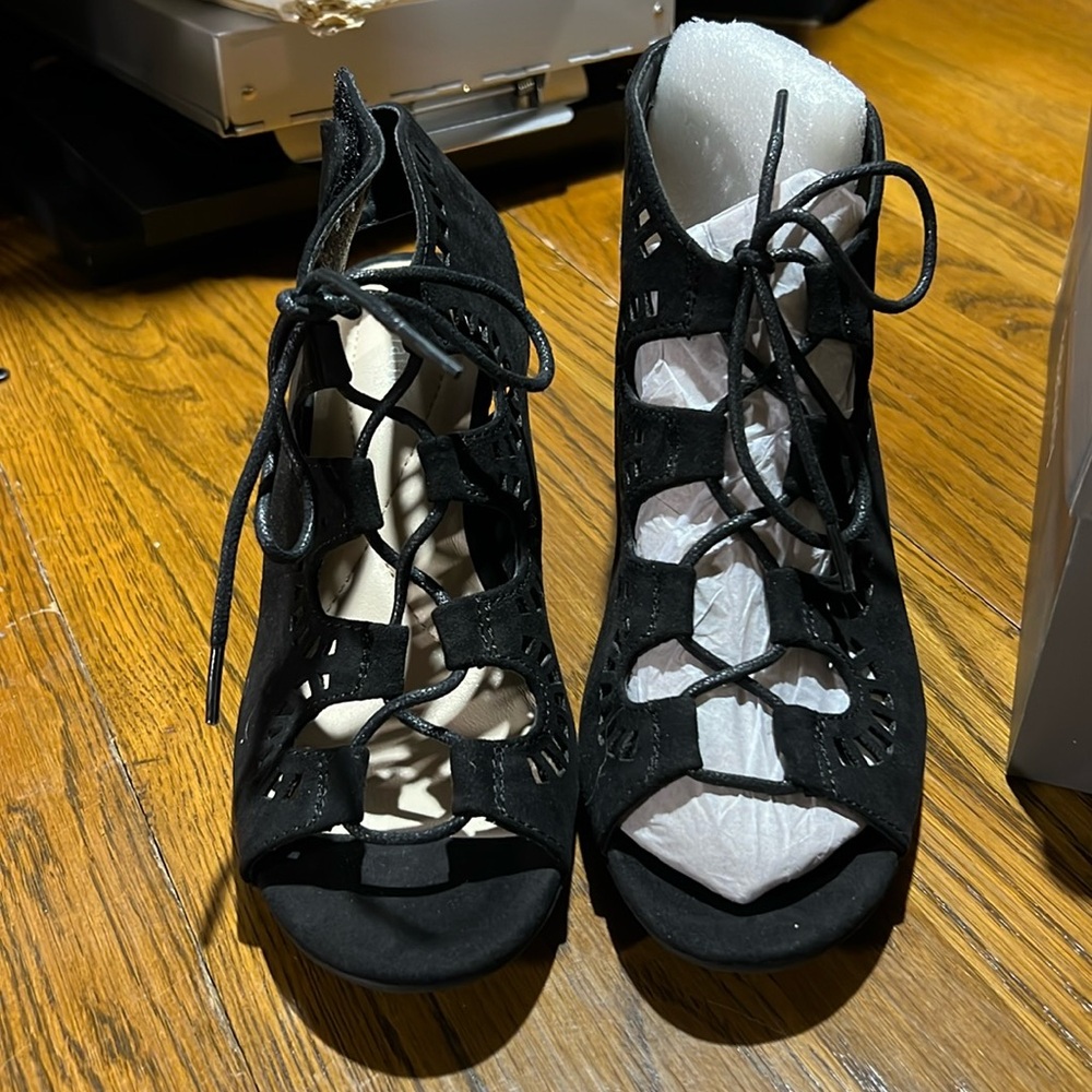 Relativity black open sandals with heel. Size 8.5M